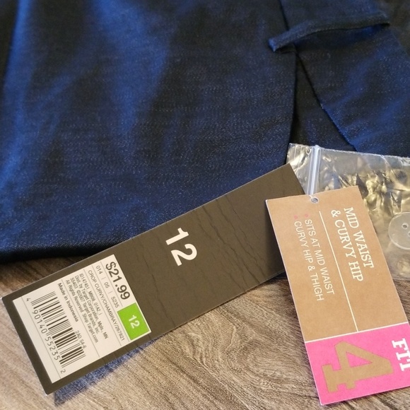 Mossimo Mid Waist Curvy Hip Stretch Capris - Picture 3 of 6